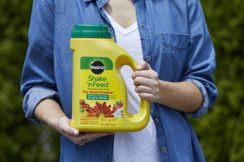 Miracle-Gro® Shake 'N Feed® All Purpose Plant Food Plus Weed Preventer₁